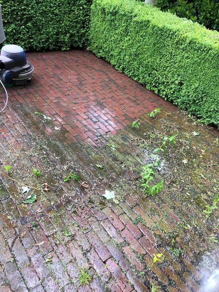 Voor en na ernstige vervuiling ASClean terras en bestrating reiniging Drachten